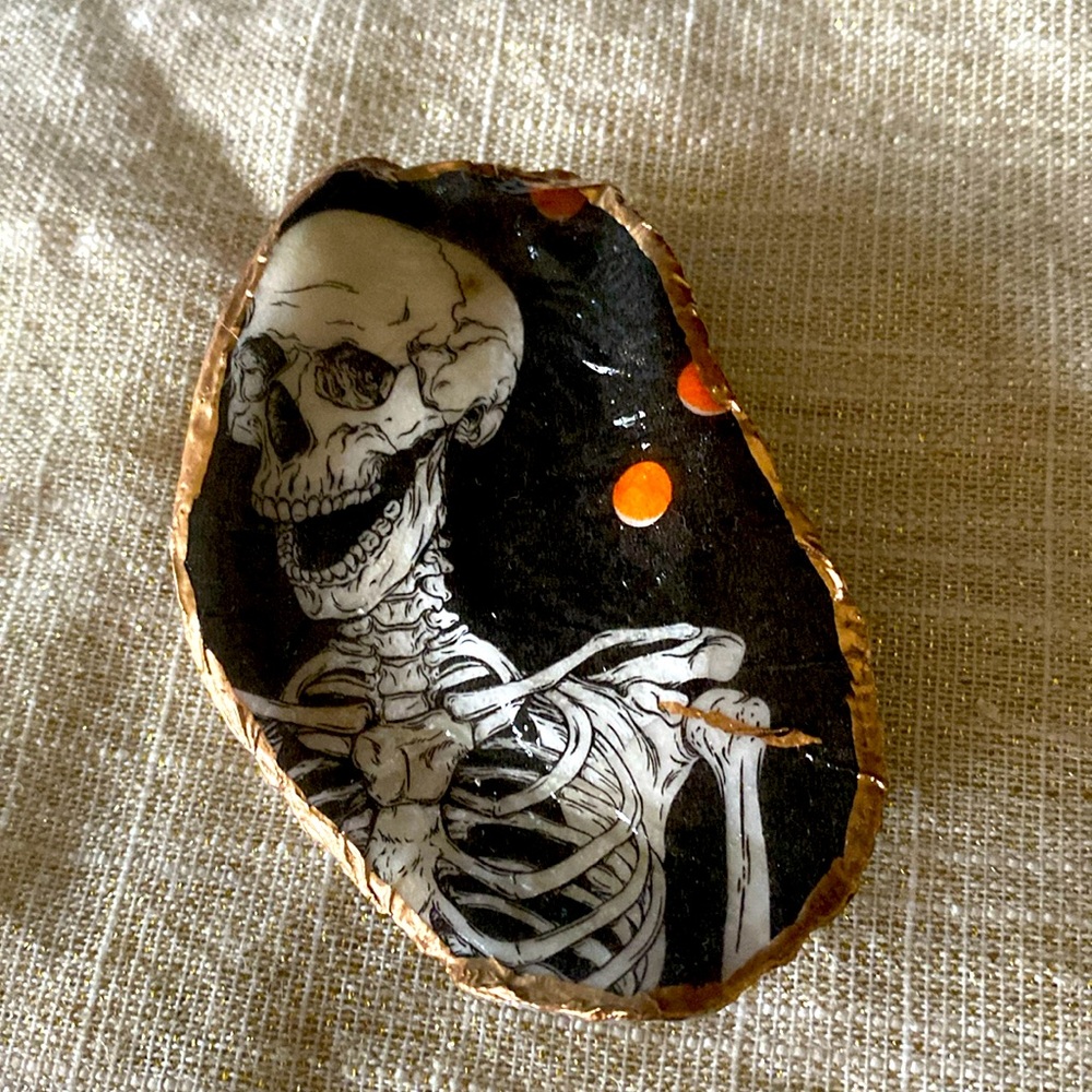 Oyster ring dish Trinket holder jewelry dish earrings rings skeleton